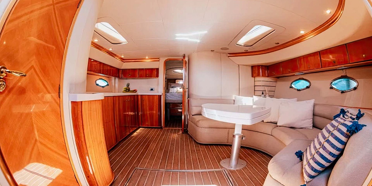 Аренда моторной яхты Princess V55 на Миконосе, Греция